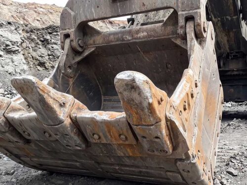 Mining-Excavator-Tooth-System-GET-Wear-Parts-Selection-&-Procurement-Guide-1